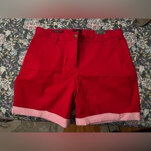 RELAXED CHINO SHORTS WITH SEERSUCKER CUFF